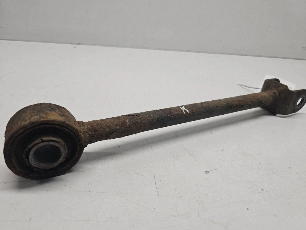 Rear upper control arm/wishbone – left