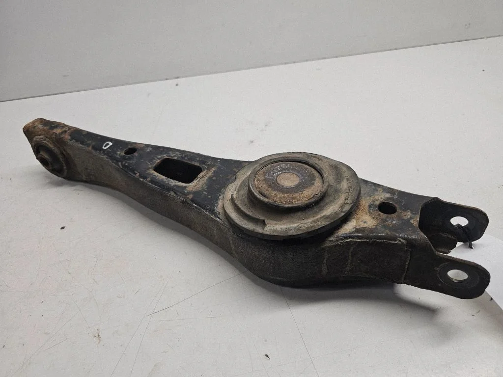 Rear upper control arm/wishbone – right