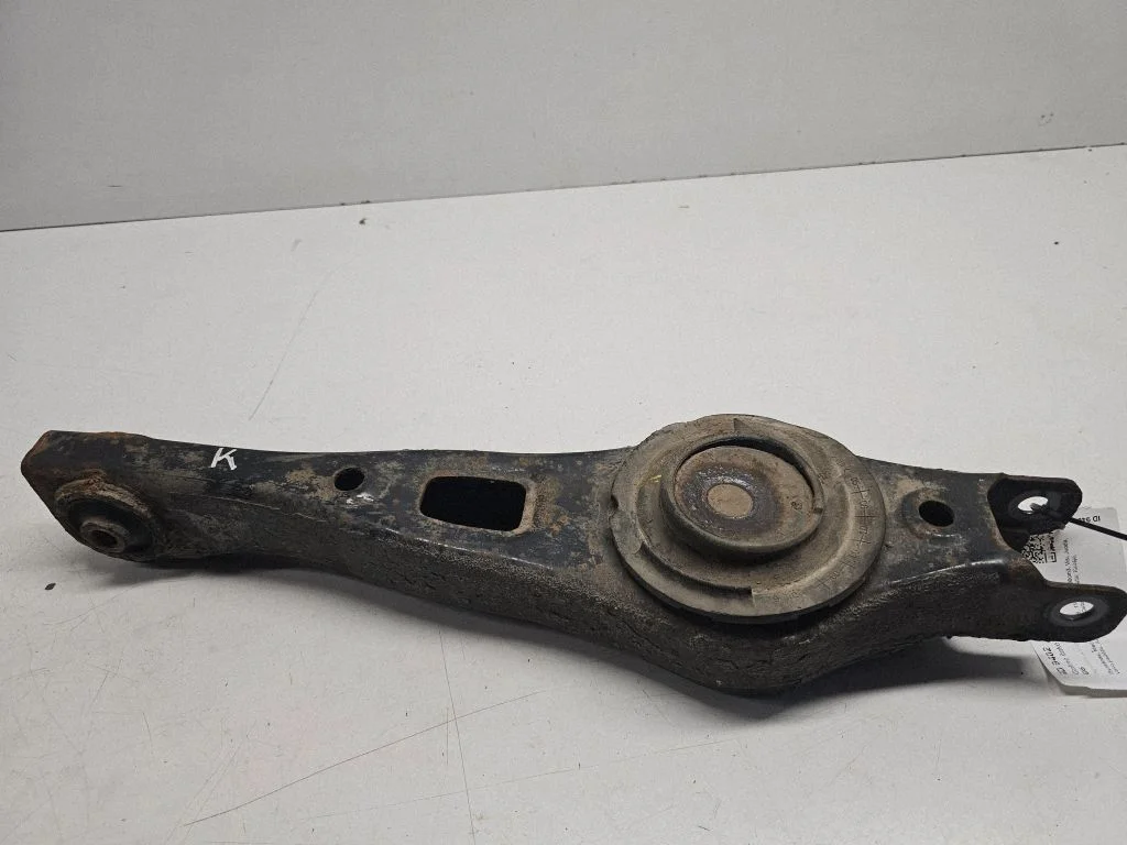 Rear upper control arm/wishbone – left