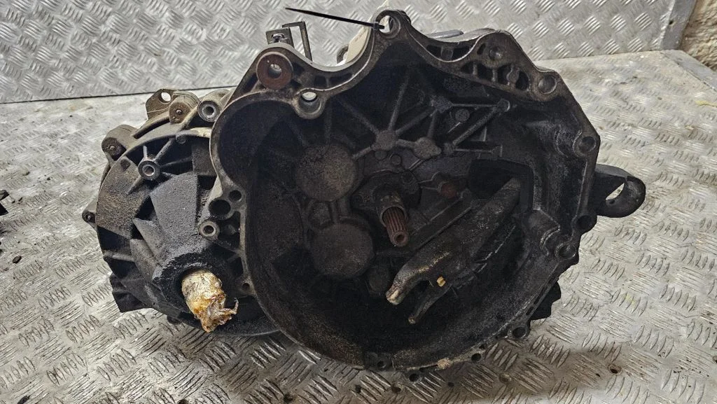 Mechaninė 5 pavarų dėžė