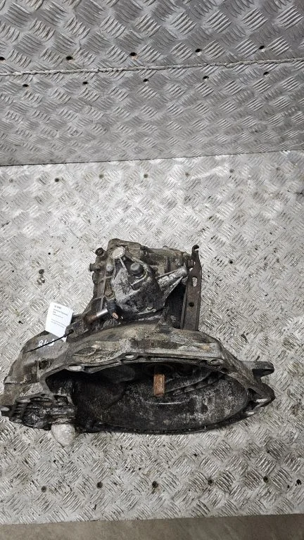 Mechaninė 5 pavarų dėžė