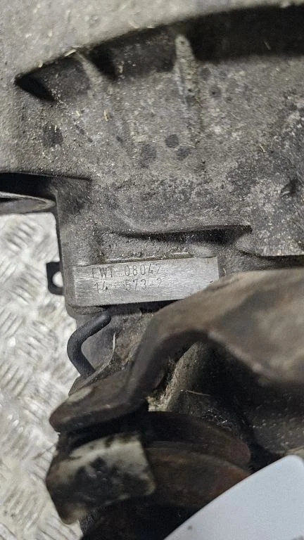 Mechaninė 5 pavarų dėžė