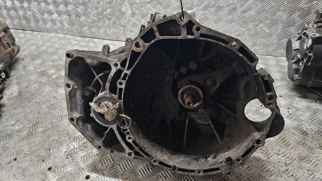 Mechaninė 5 pavarų dėžė