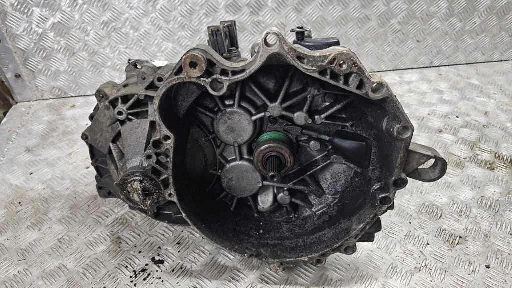 Mechaninė 5 pavarų dėžė