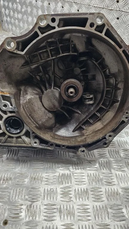 Mechaninė 5 pavarų dėžė
