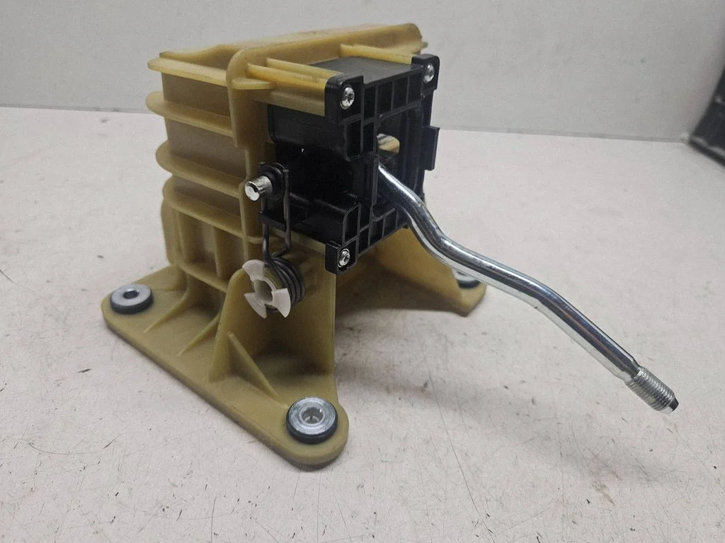 Pavarų perjungimo mechanizmas (kulisa)