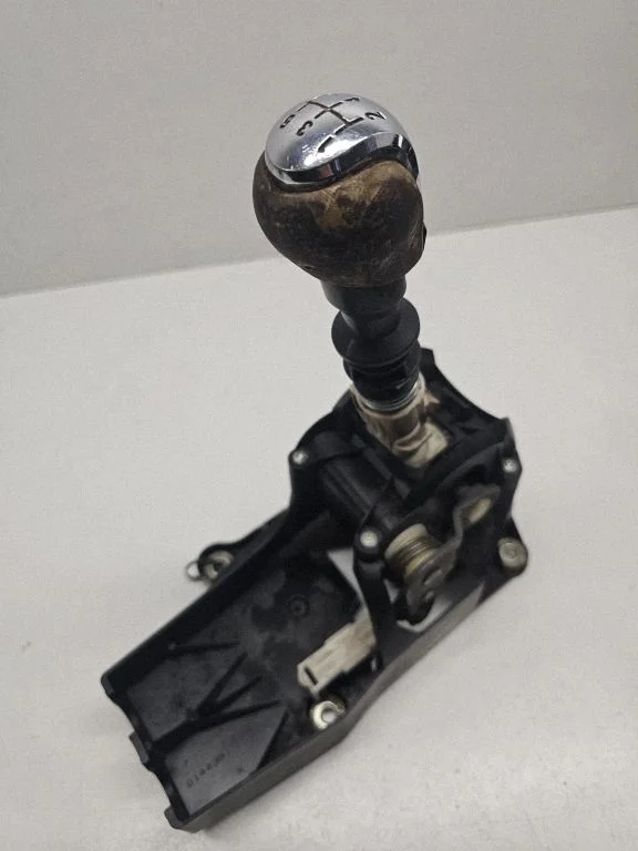 Pavarų perjungimo mechanizmas (kulisa)