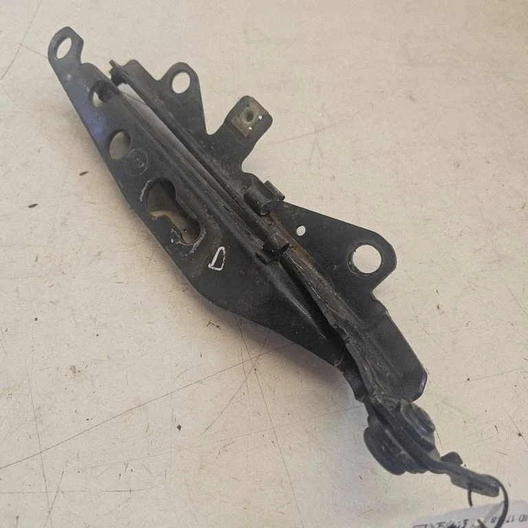 Engine bonnet/hood hinges – front right