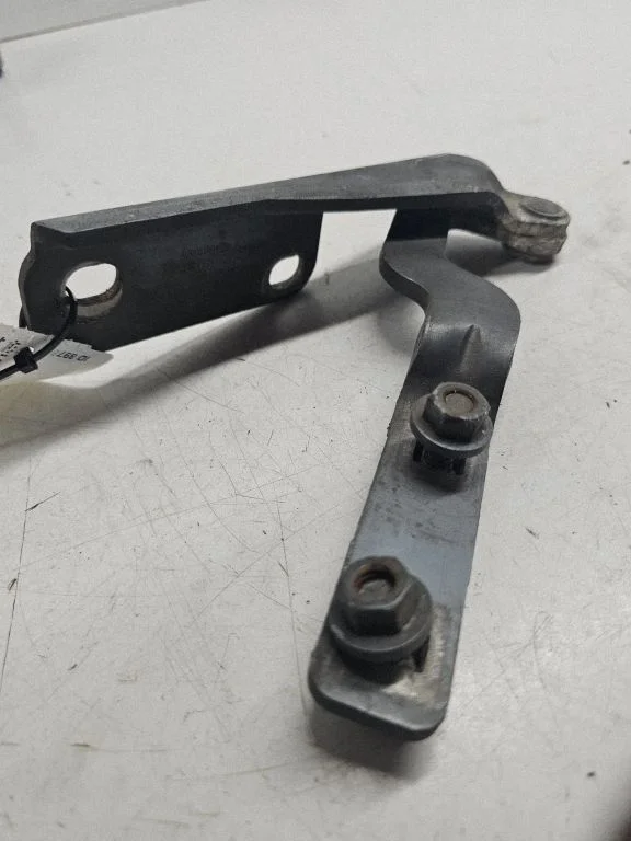 Engine bonnet/hood hinges – Audi A8 S8 D2 4D (1994-2002)