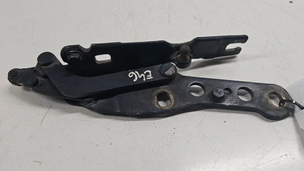 Engine bonnet/hood hinges