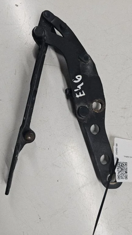 Engine bonnet/hood hinges