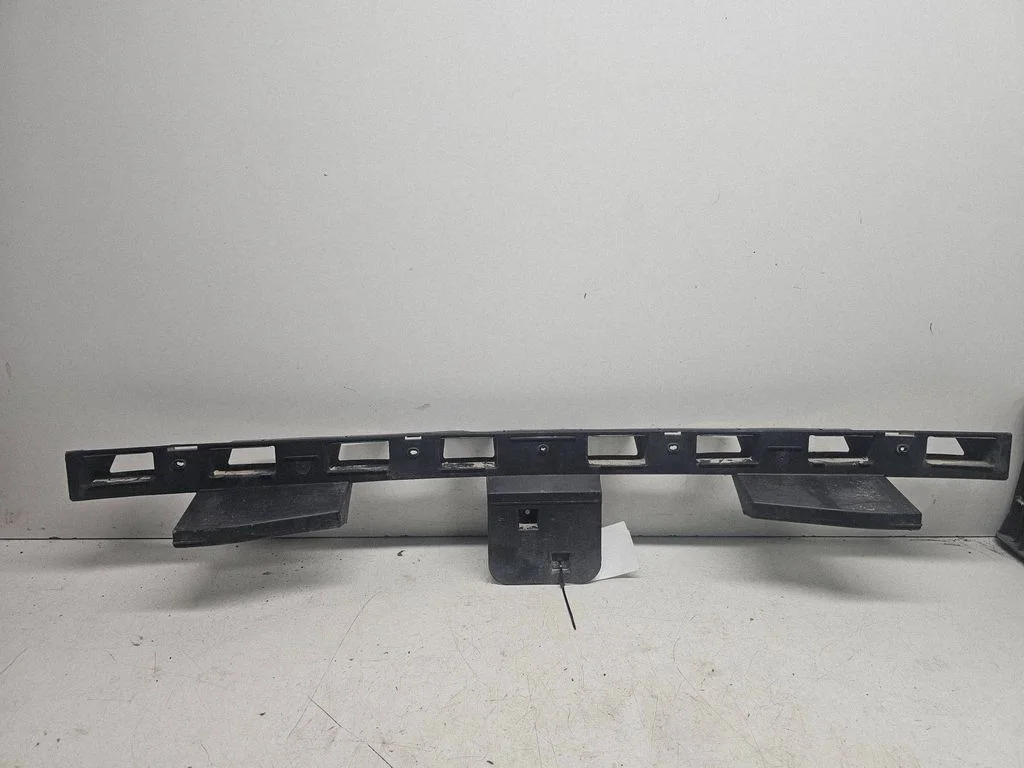 Tagumise kaitseraua kinnitusklamber 3M51R17B861AE