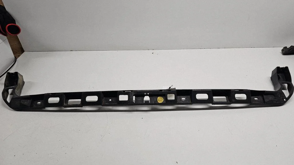 Rear bumper mounting bracket 3C5807863