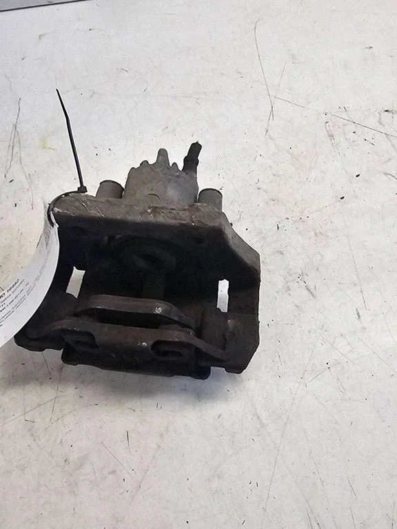 Rear brake caliper – rear right