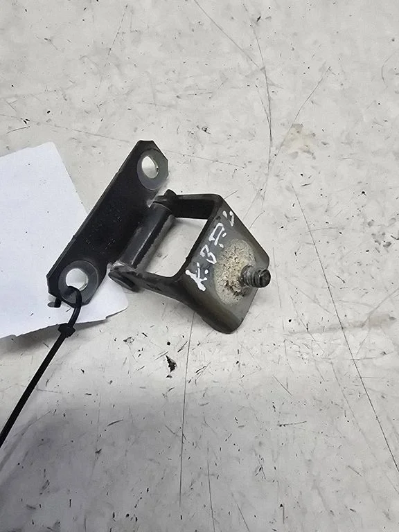 Tailgate/trunk/boot hinge M023945H