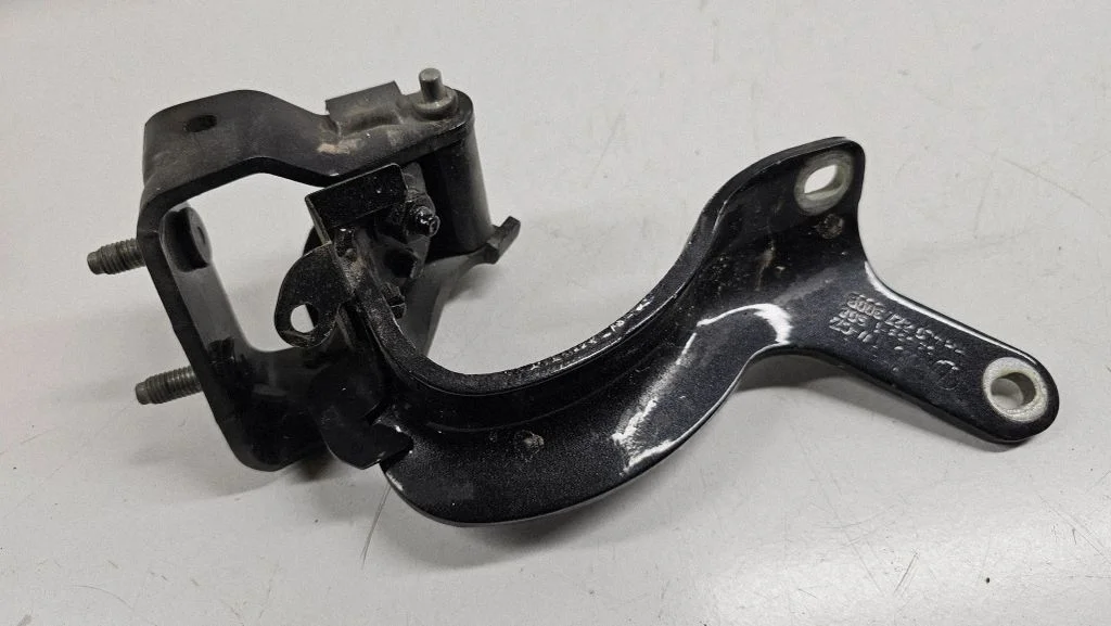 Tailgate/trunk/boot hinge – Audi Q7 4L (2005-2015)