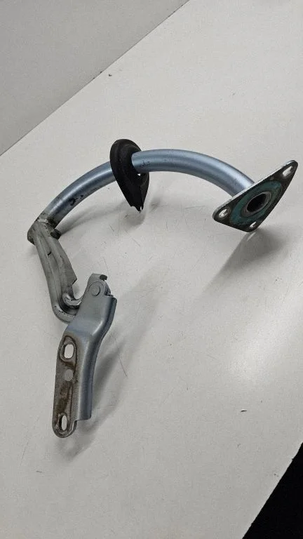 Tailgate/trunk/boot hinge – right