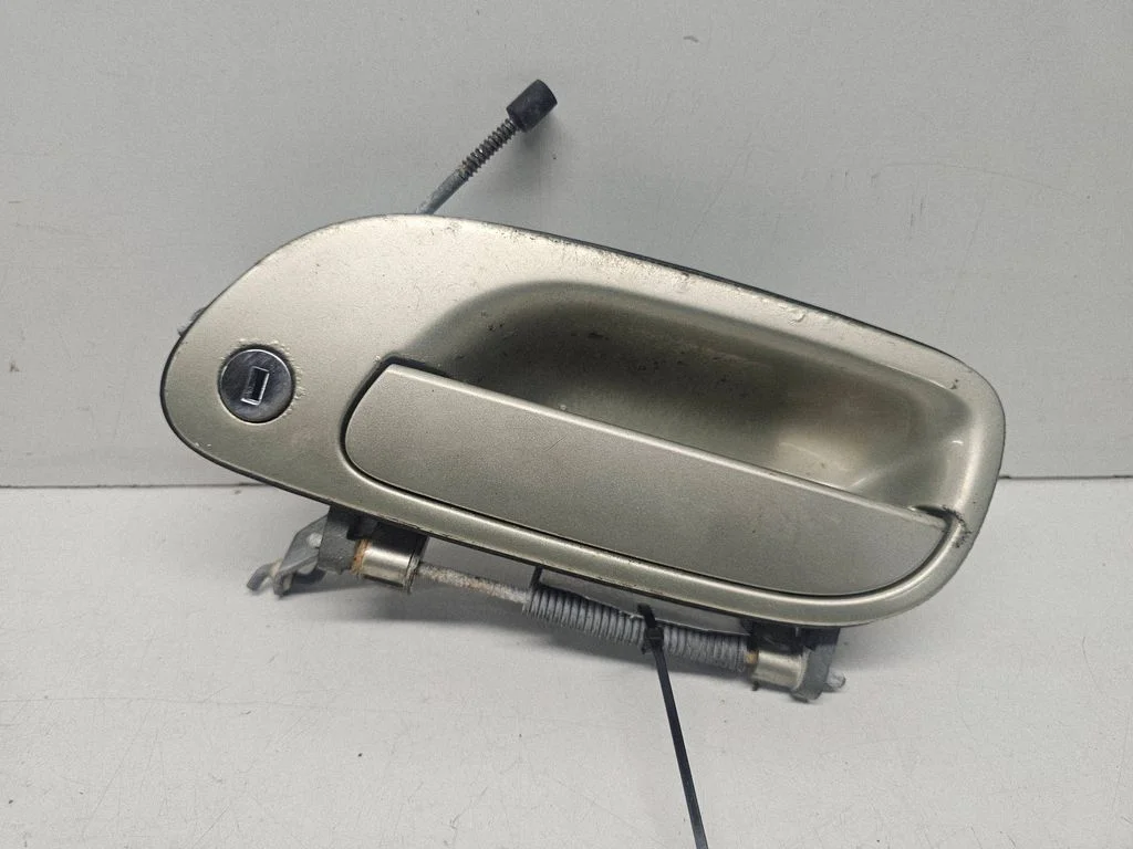 Front door exterior handle – front left
