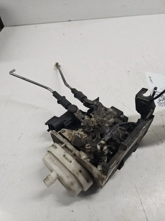 Front door lock 8D1837015B