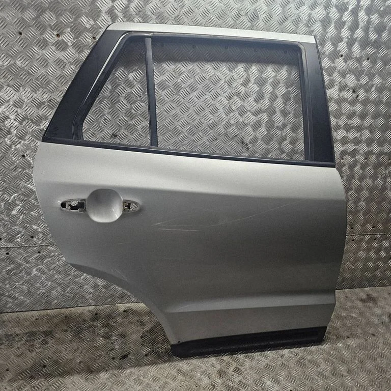 Rear door – rear right
