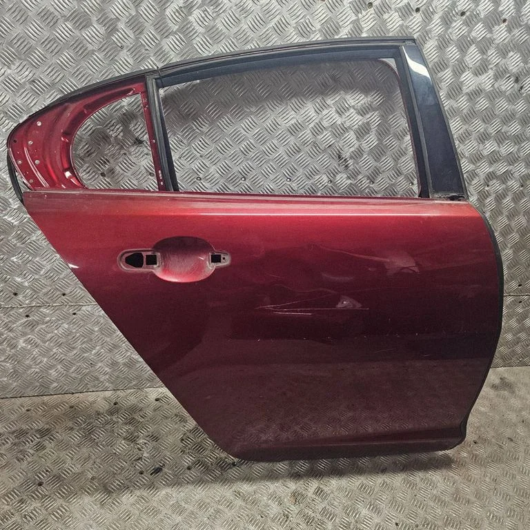 Rear door – rear right