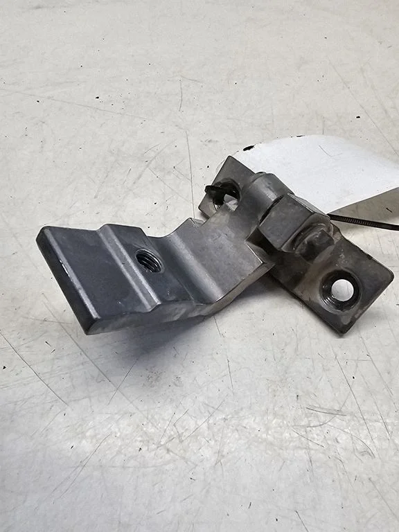 Zawias dolny drzwi tylnych – BMW Seria 5 E60 E61 (2004-2010)