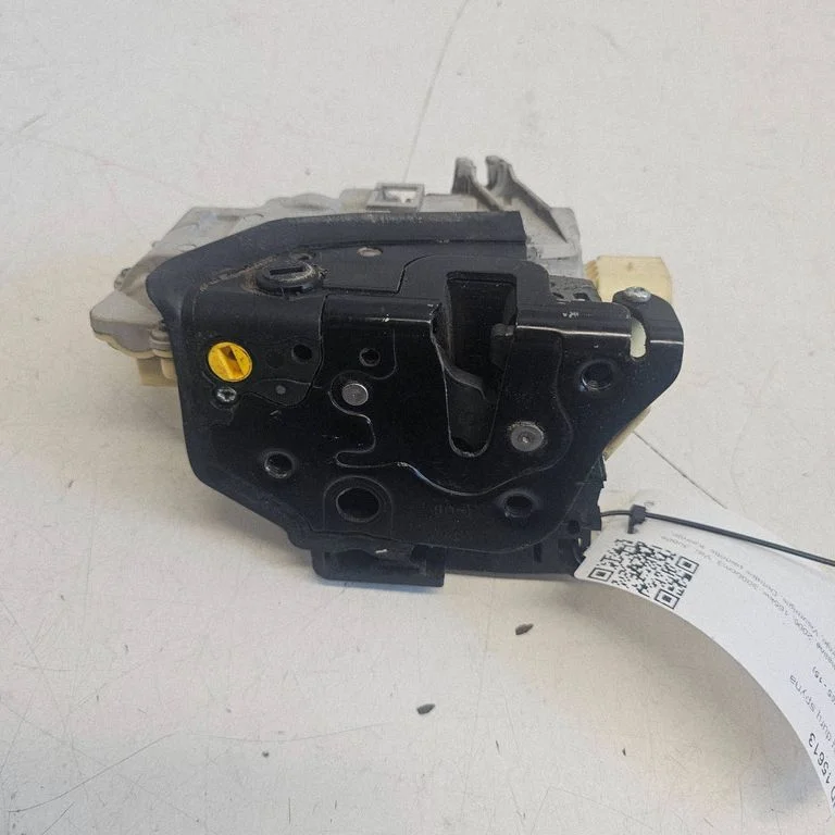 Aizmugurējo durvju slēdzene 3C4839015A