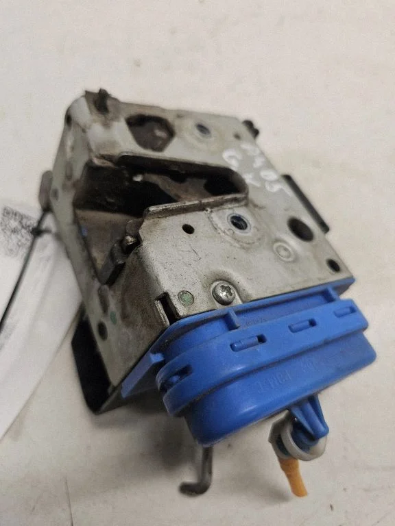 Rear door lock 8D0839015A