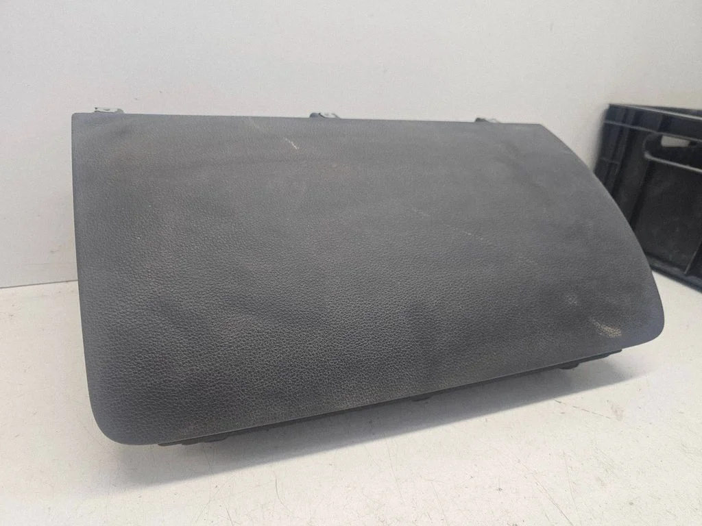 Glove box – Audi Q7 4L (2005-2015)