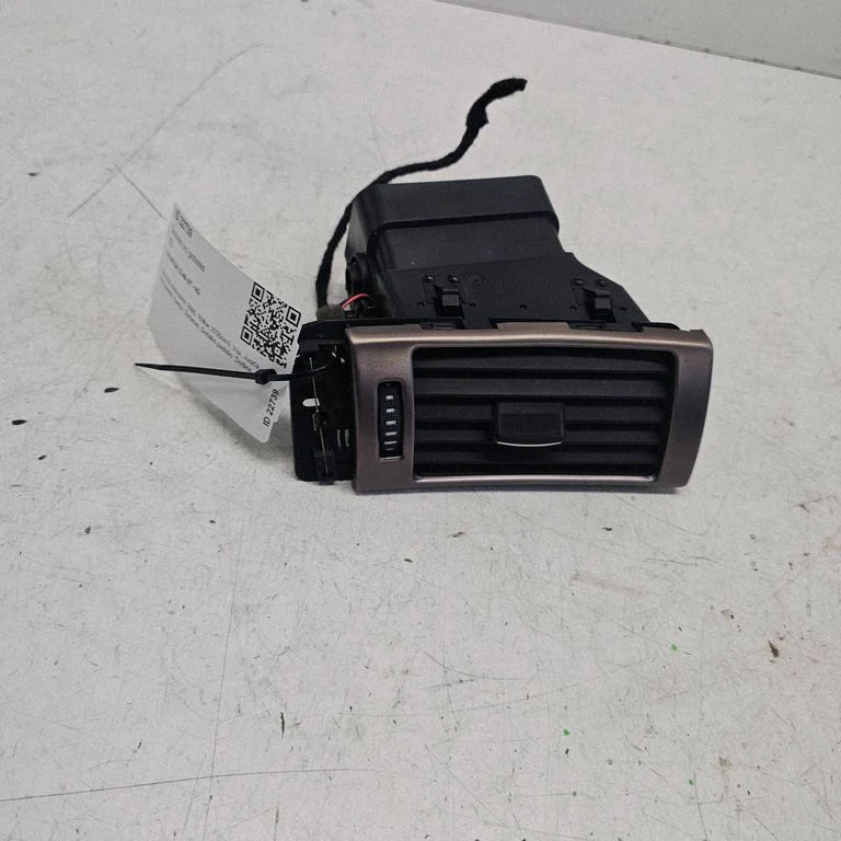 Dashboard side air vent grill/cover trim 4B1820902