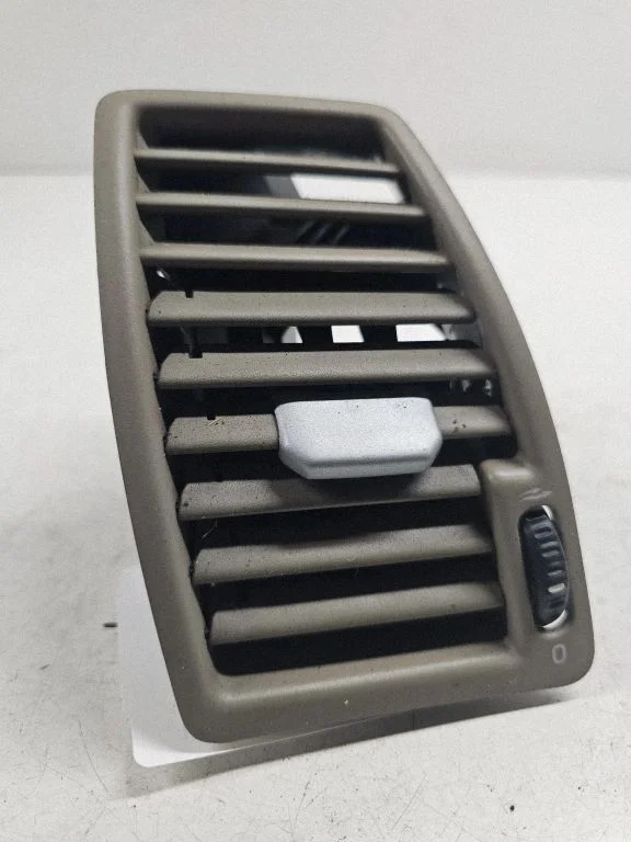 Dashboard side air vent grill/cover trim – Volvo XC90 (2003-2006)