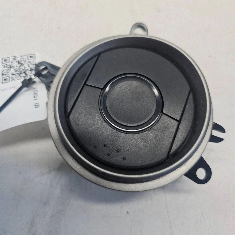 Boczne kratki nawiewu 77620SMGG013M1