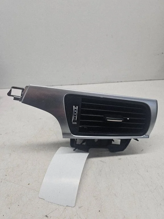 Dashboard side air vent grill/cover trim 4G1820901