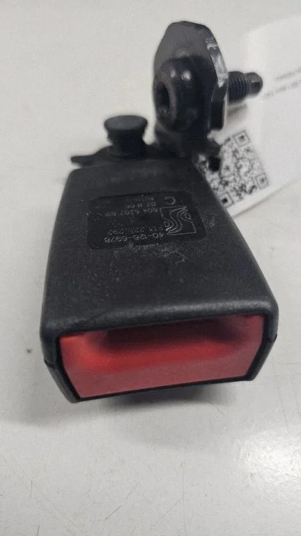 Rear seatbelt buckle 60462076F