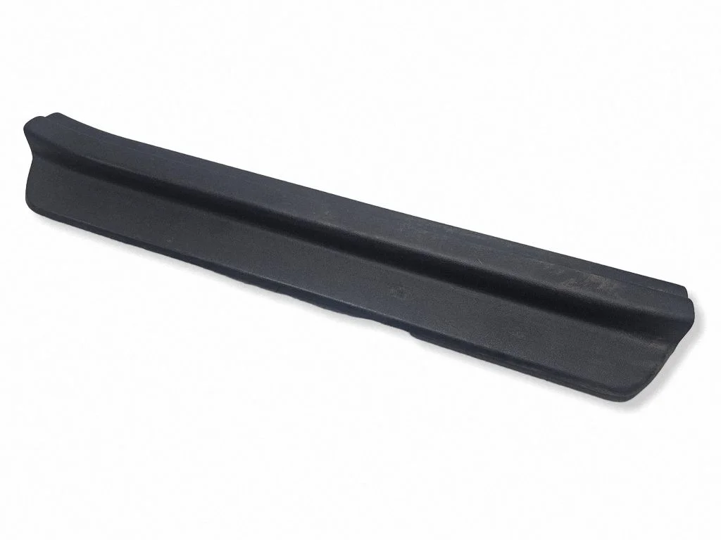 Front sill trim cover 858802R000
