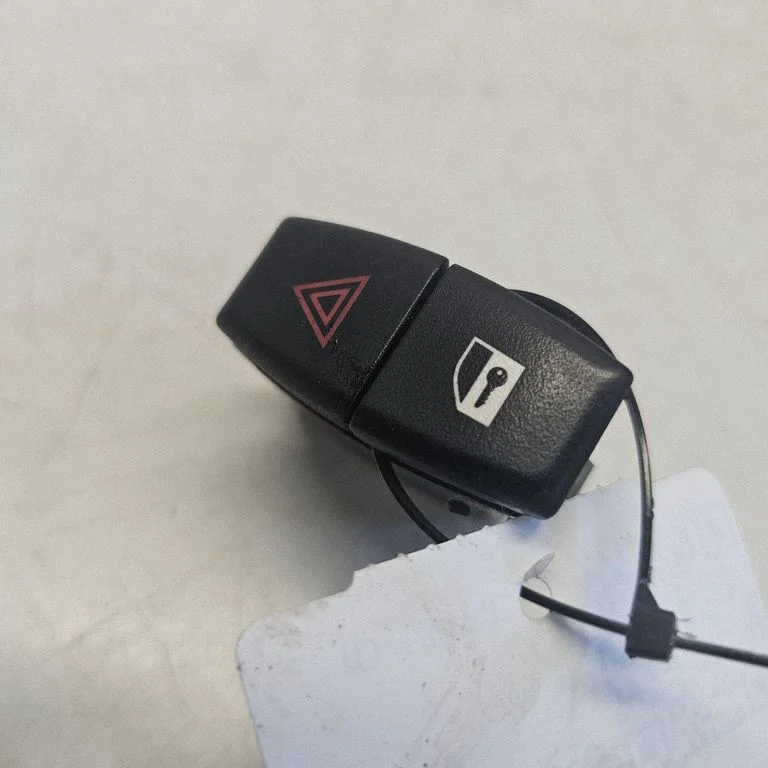 Avārijas gaismu slēdzis – BMW 5. sērija E60 E61 (2004-2010)