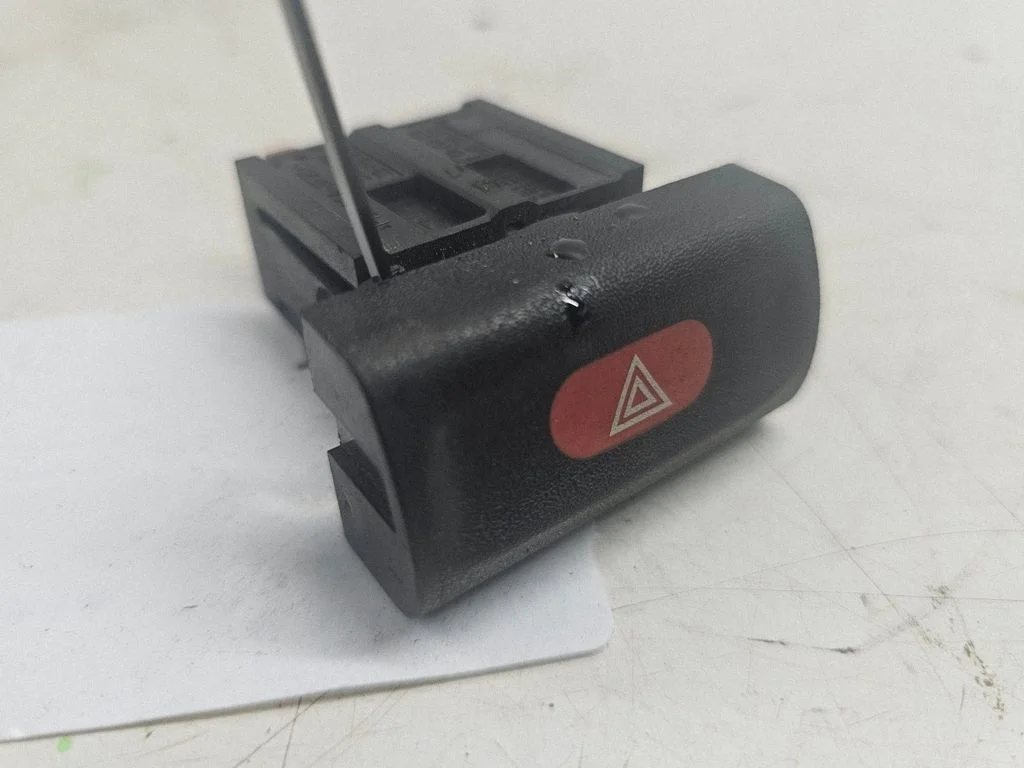 Hazard light switch 90565714