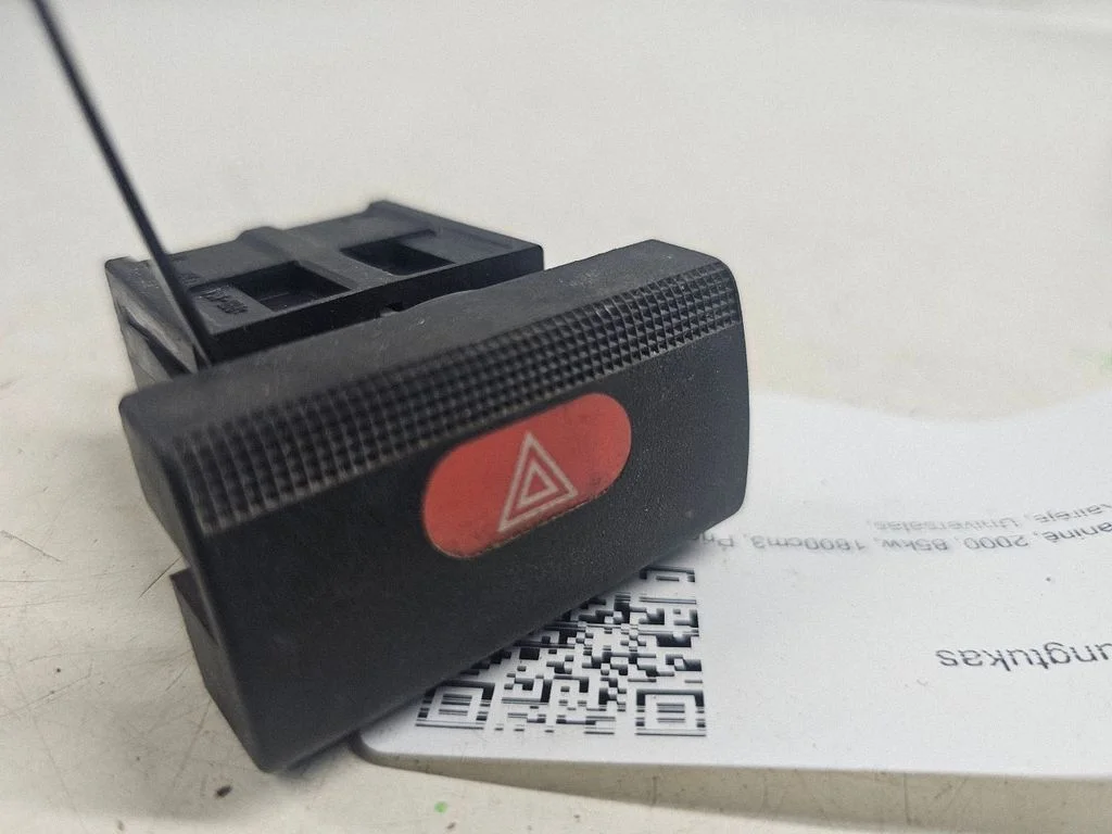 Hazard light switch 09134513