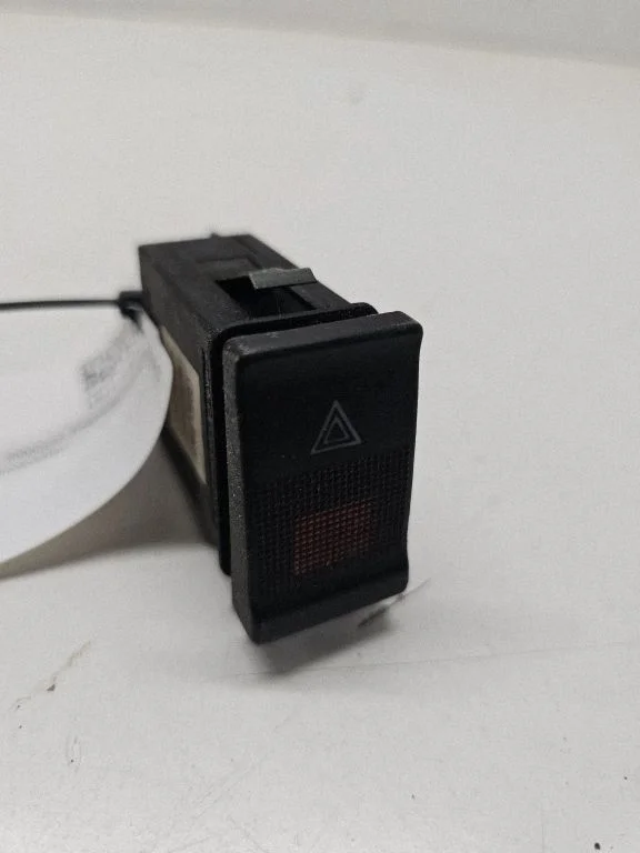 Hazard light switch – Audi A6 S6 C4 4A (1994-1997)
