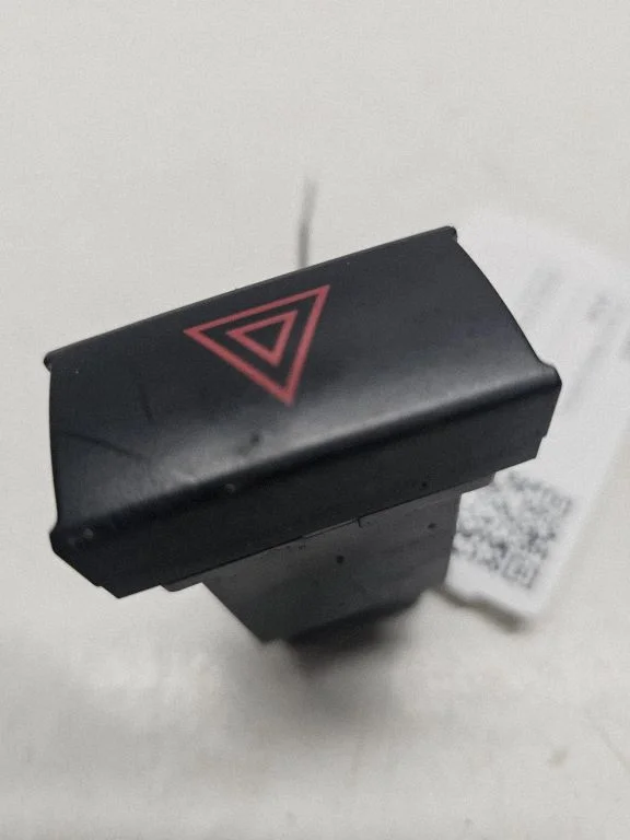 Hazard light switch 864W0140
