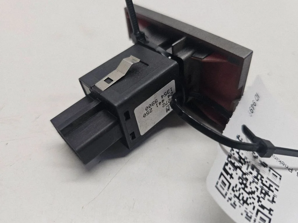 Hazard light switch – Opel Vectra C (2002-2005)