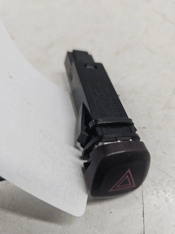 Hazard light switch – Volvo XC90 (2003-2006)