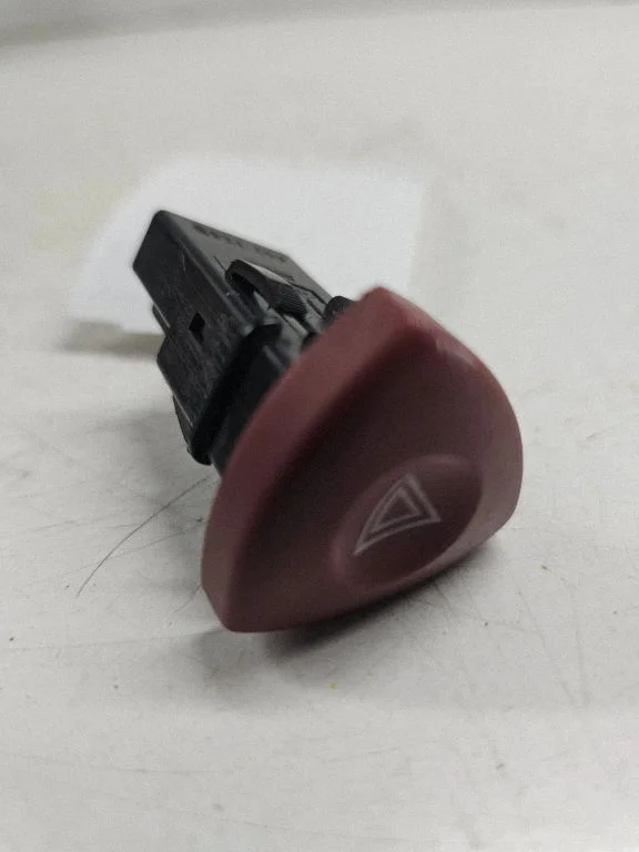 Hazard light switch – Renault Laguna II (2001-2007)