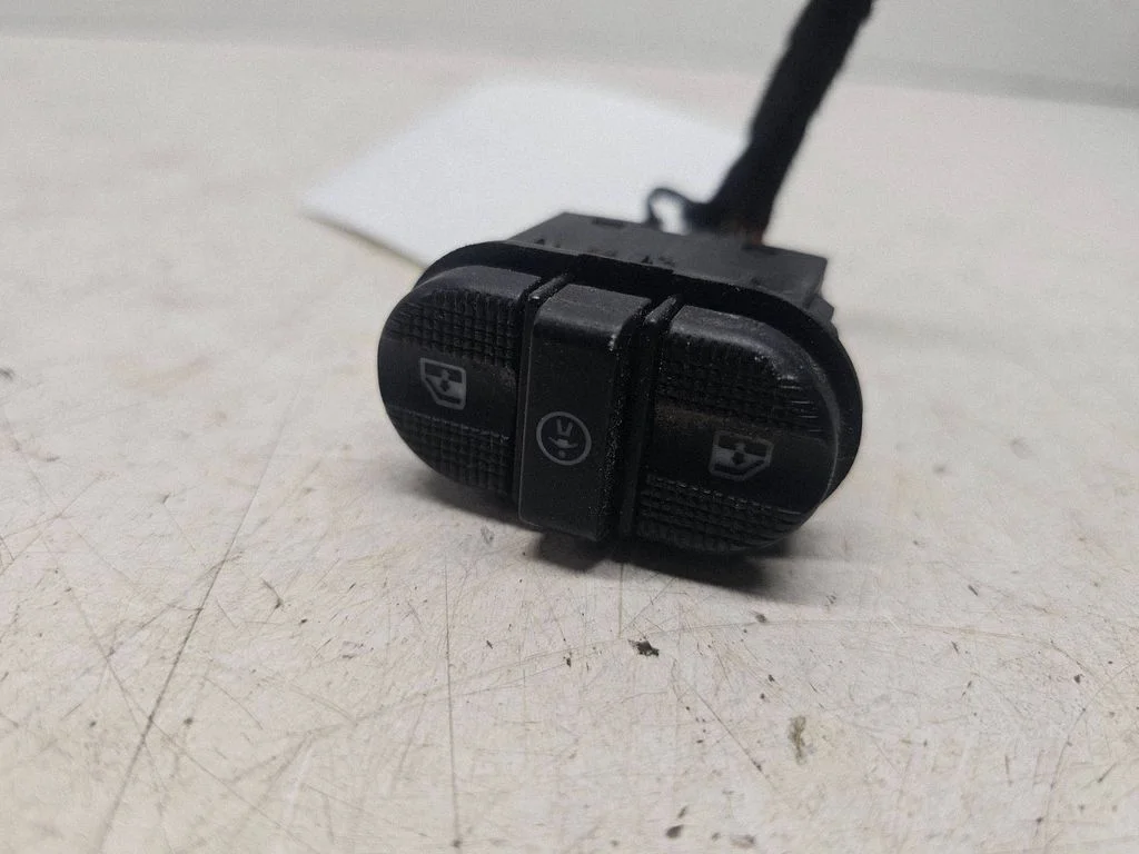 Electric window control switch – Seat Alhambra (Mk1) (1996-2010)