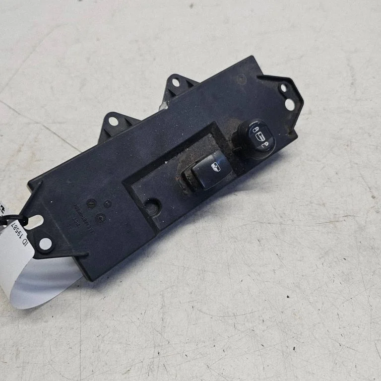 Elektrisko logu slēdzis 04685982AD