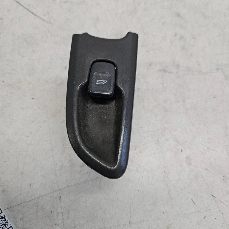 Electric window control switch 6765