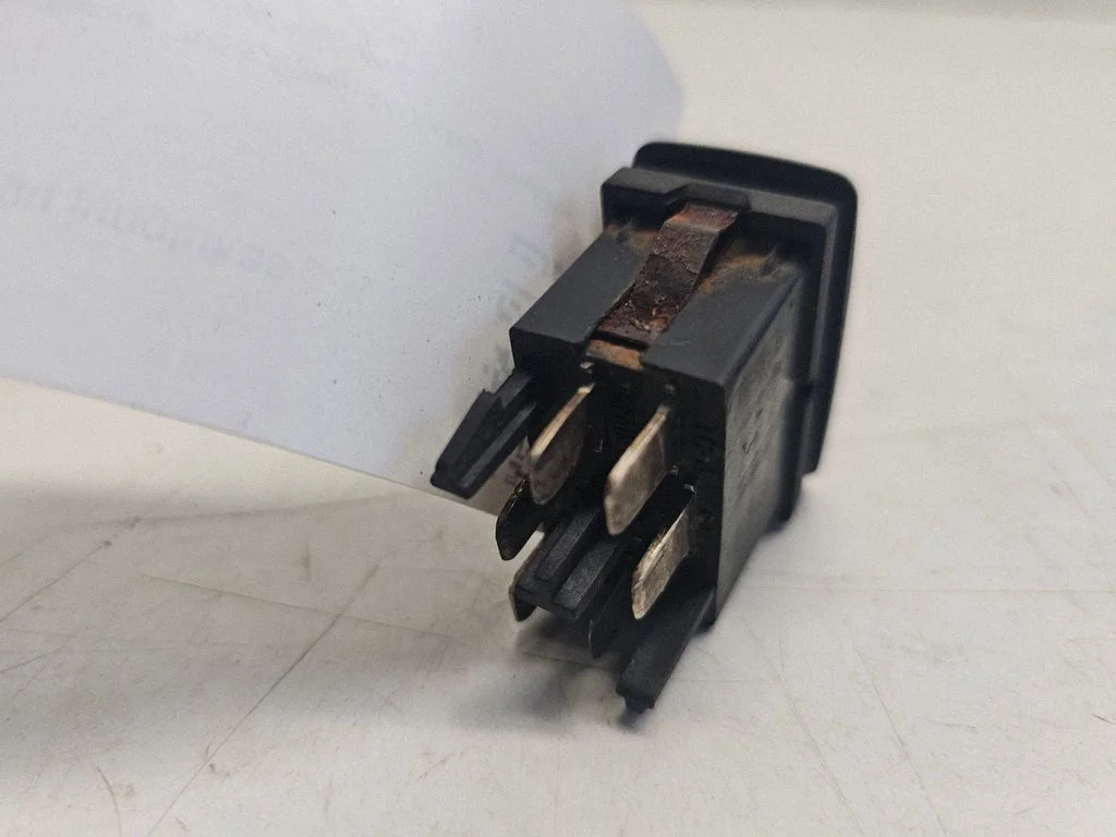 Elektrinių langų jungtukas
