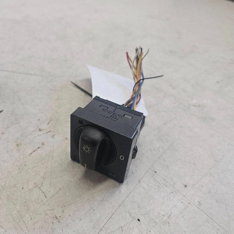 Light switch 9475304