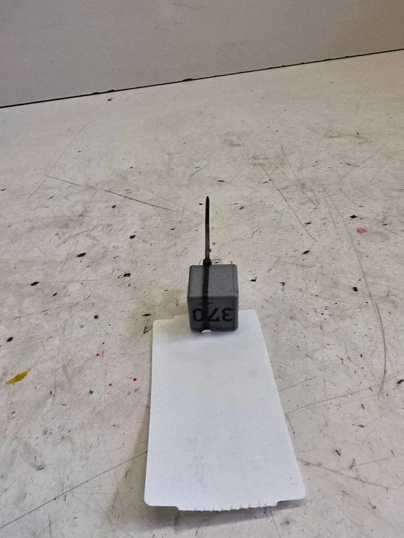 Other relay 8D0951253