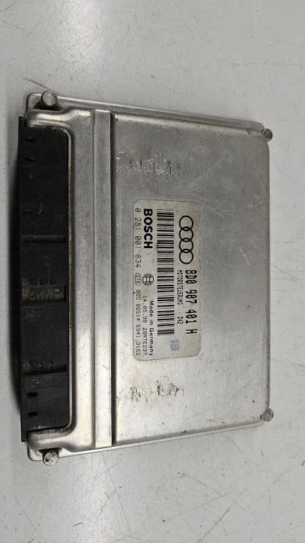 Variklio valdymo blokas